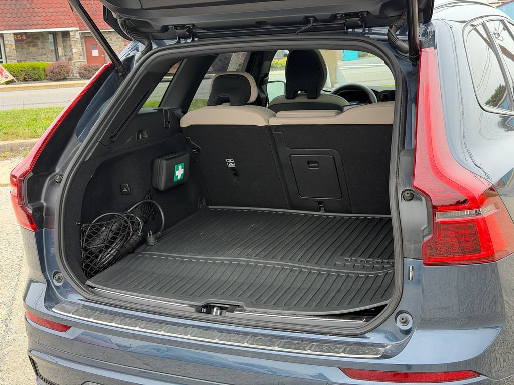 New 2026 Volvo XC60 T8 Plus w/ Protection Package Premier AWD/4WD image 12