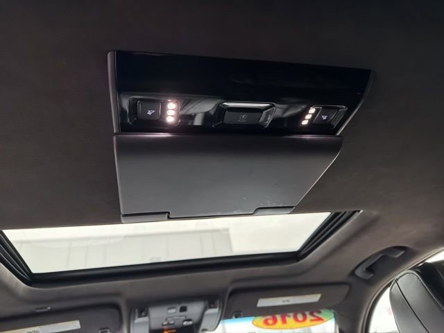 Used 2016 Cadillac Escalade Platinum image 24