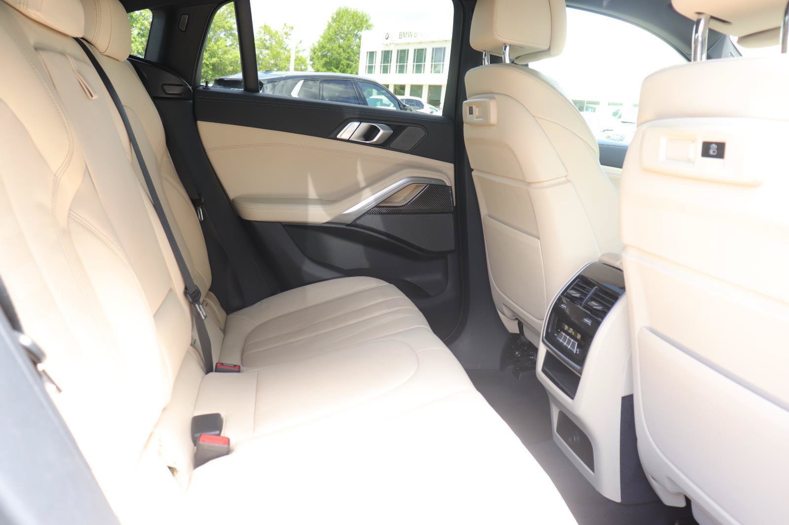 Used 2022 BMW X6 M50i AWD/4WD image 21