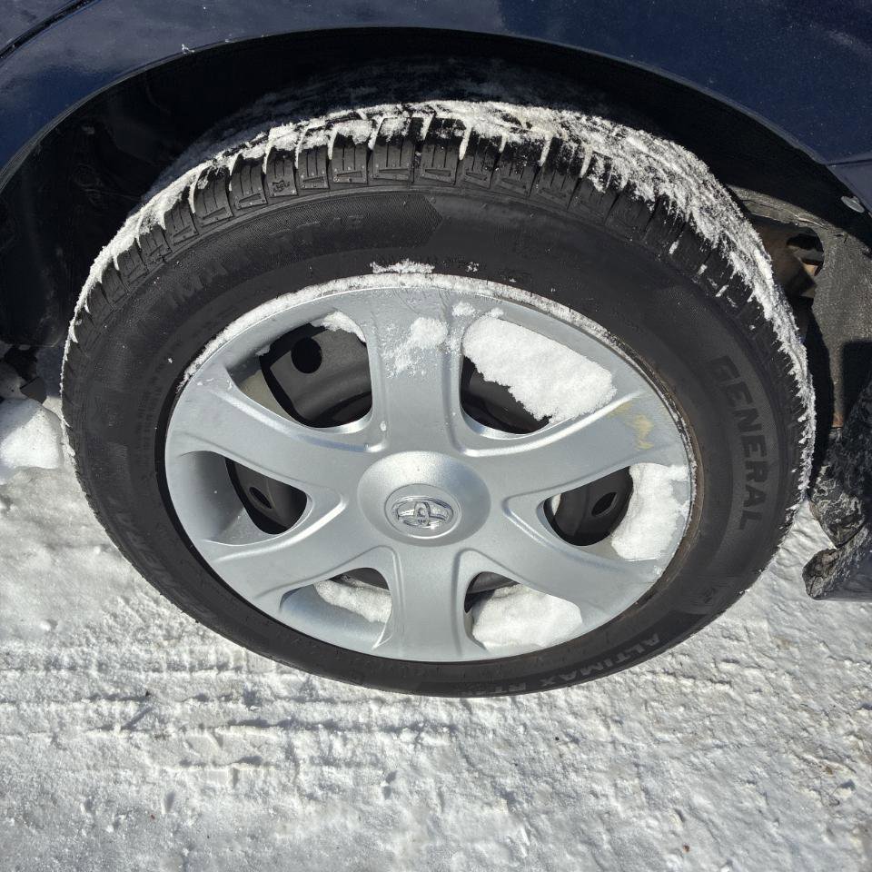 Used 2010 Toyota Matrix S image 29