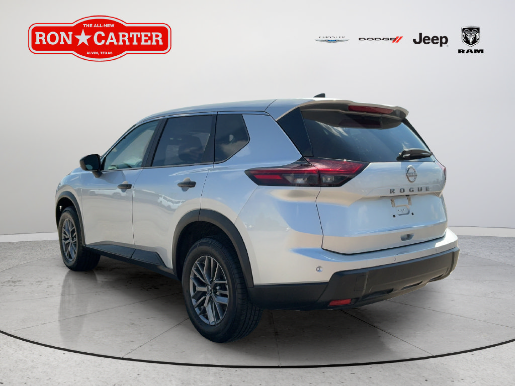 Used 2024 Nissan Rogue S FWD image 4