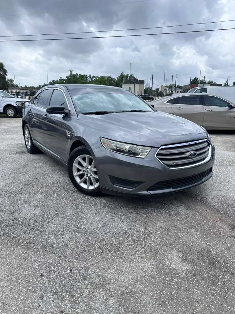 Used 2014 Ford Taurus SE FWD image 1