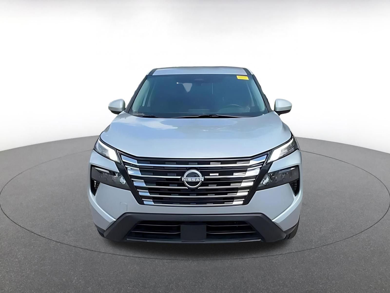 Used 2025 Nissan Rogue SV AWD/4WD image 4