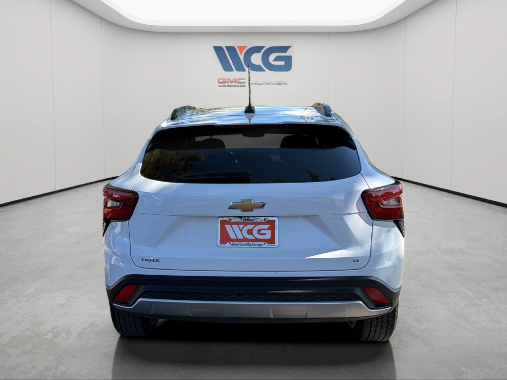 Used 2025 Chevrolet Trax LT w/ LT Convenience Package FWD image 8