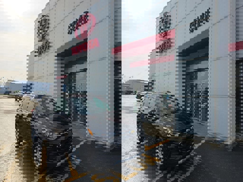 Used 2018 Chevrolet Trax LT w/ Driver Confidence Package image 1