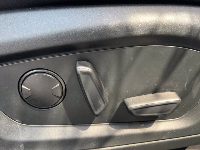 Used 2022 Ford Explorer XLT w/ Equipment Group 202A AWD/4WD image 35