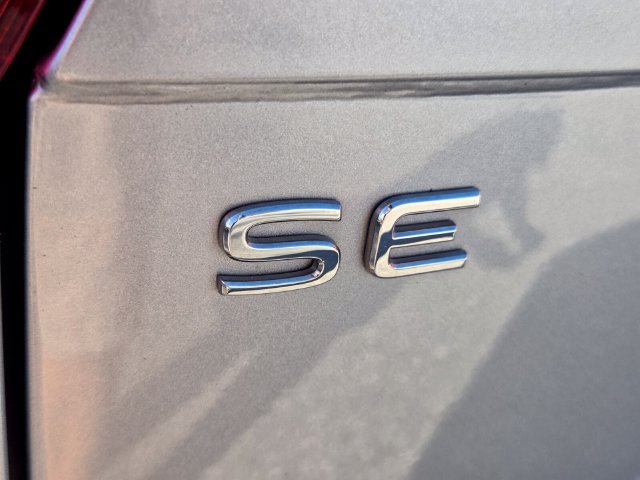 Used 2022 Volkswagen Tiguan SE R-Line FWD image 18