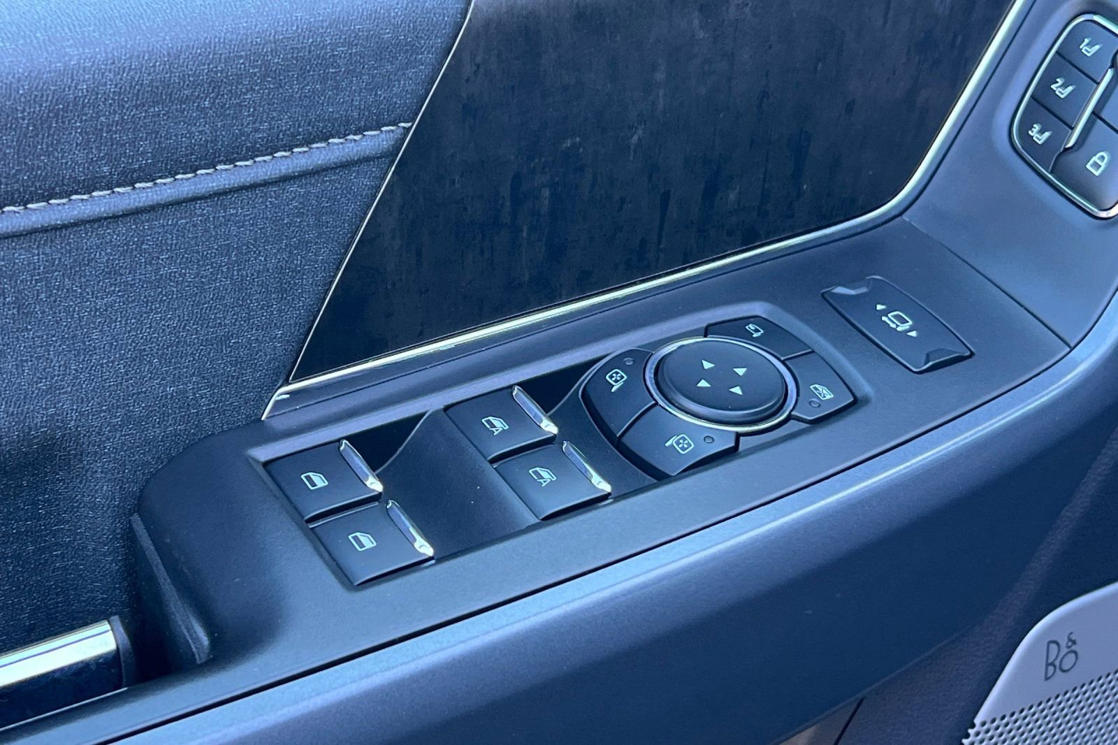 Used 2023 Ford F250 Lariat w/ FX4 Off-Road Package image 13