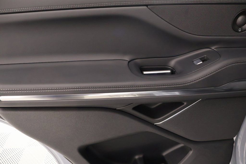 New 2026 Lincoln Navigator Premiere image 17