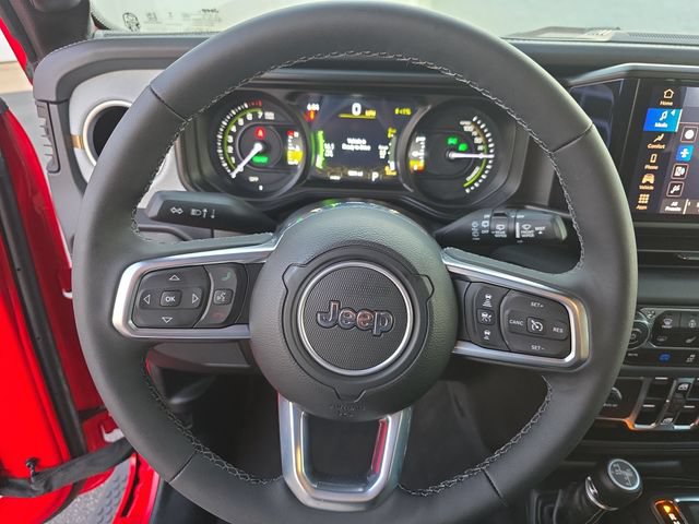 Used 2025 Jeep Wrangler Unlimited Sahara AWD/4WD image 17