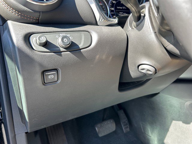 Used 2019 Chevrolet Blazer Premier w/ Sun and Wheels Package image 17