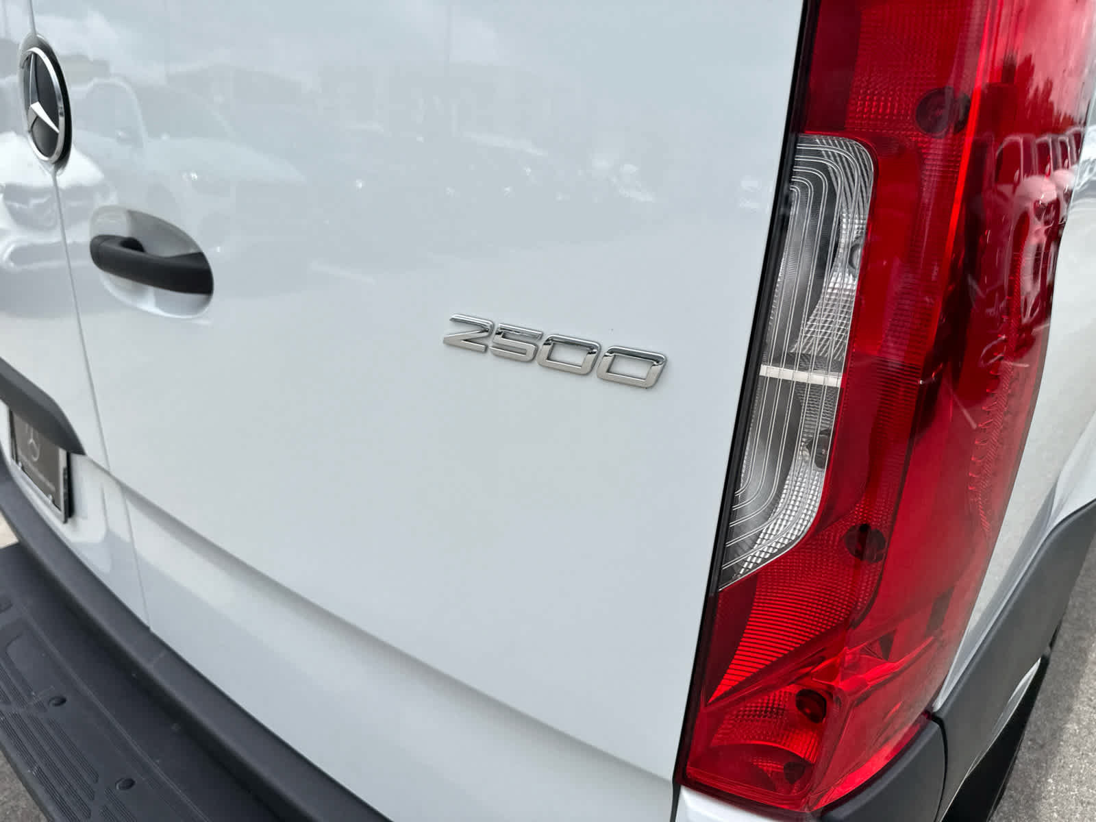 Used 2023 Mercedes-Benz Sprinter 2500 image 12