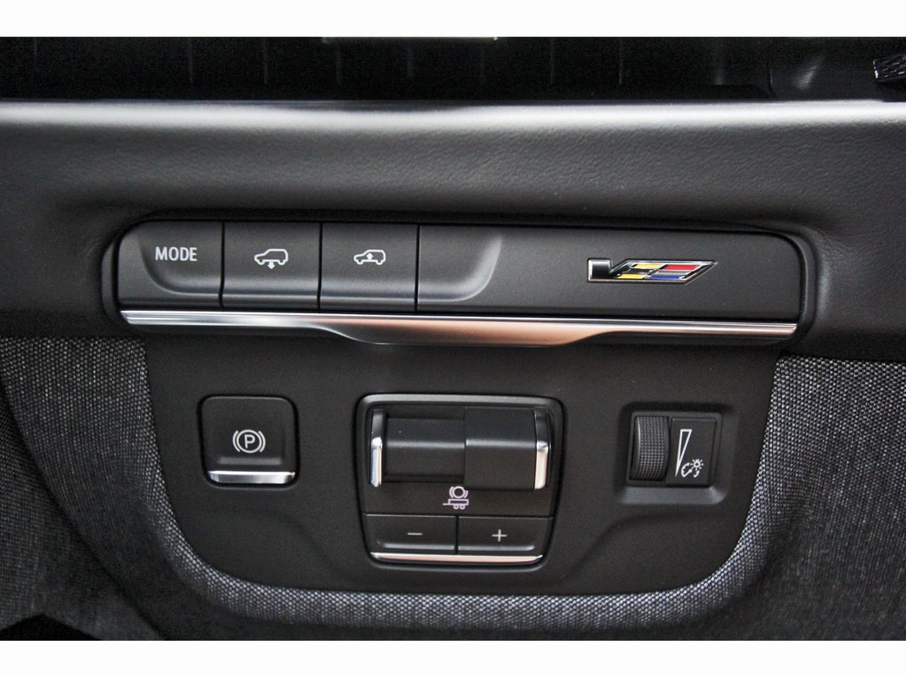 New 2026 Cadillac Escalade V w/ LPO, ONYX Package AWD/4WD image 15