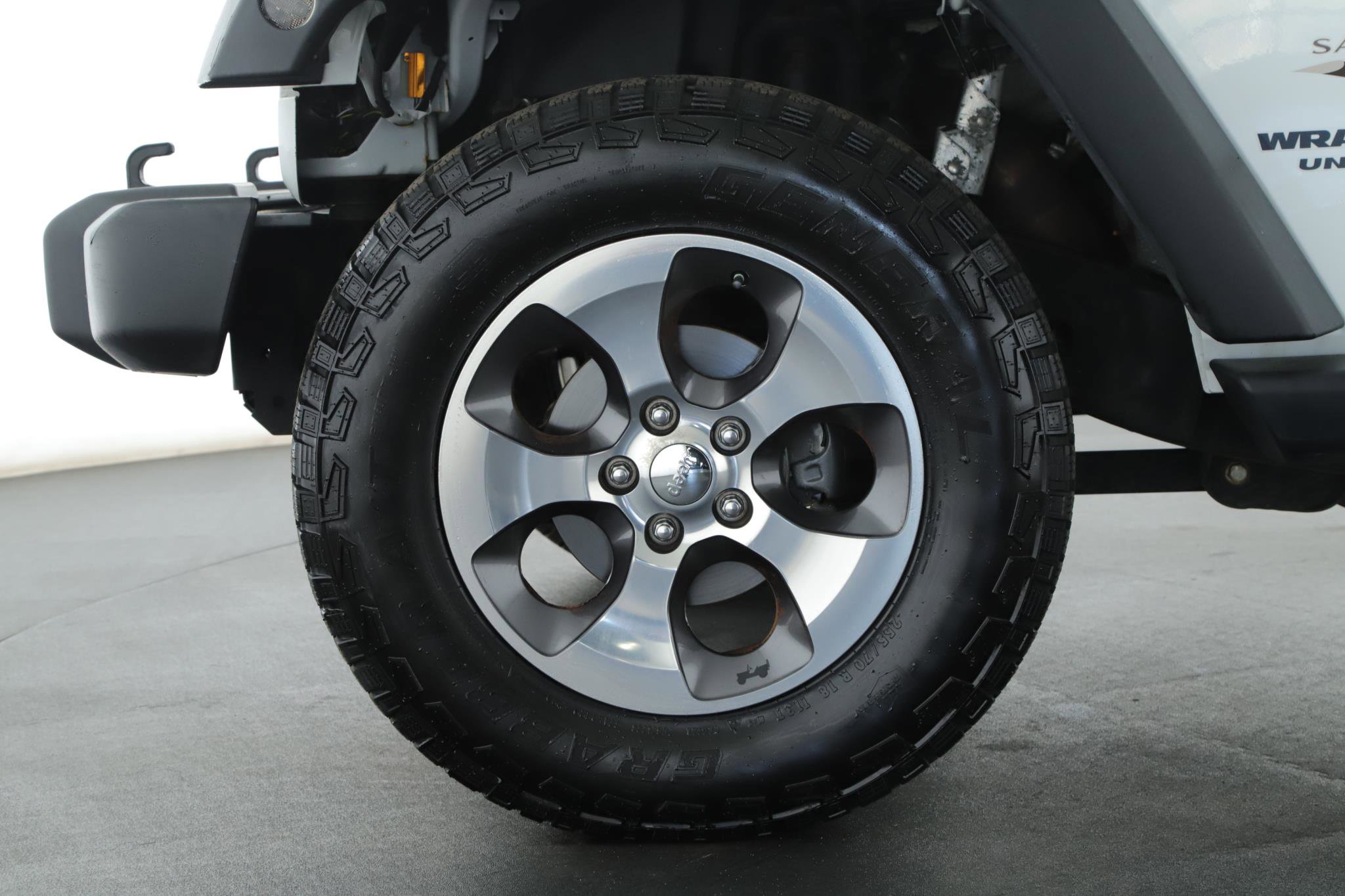 Used 2017 Jeep Wrangler Unlimited Sahara w/ Connectivity Group AWD/4WD image 17