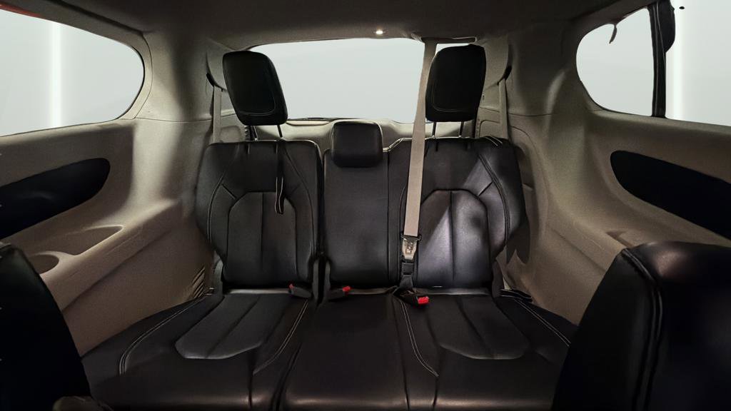 Used 2023 Chrysler Pacifica Touring-L image 26