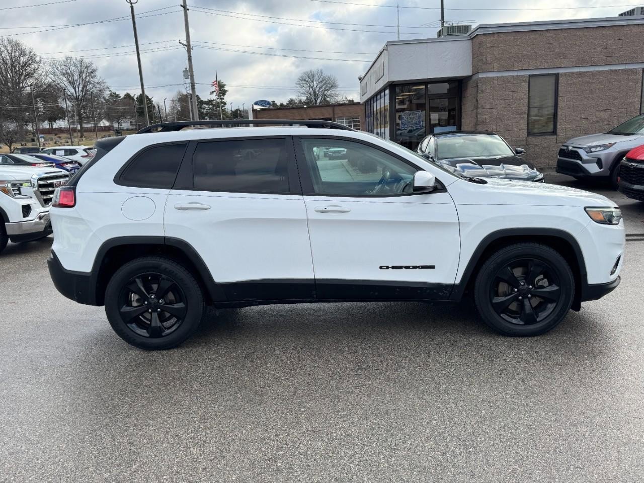 Used 2020 Jeep Cherokee Latitude Plus image 2