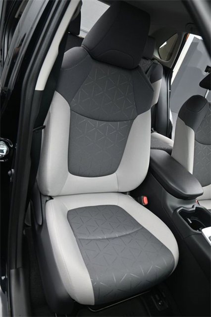 Used 2025 Toyota RAV4 XLE image 15