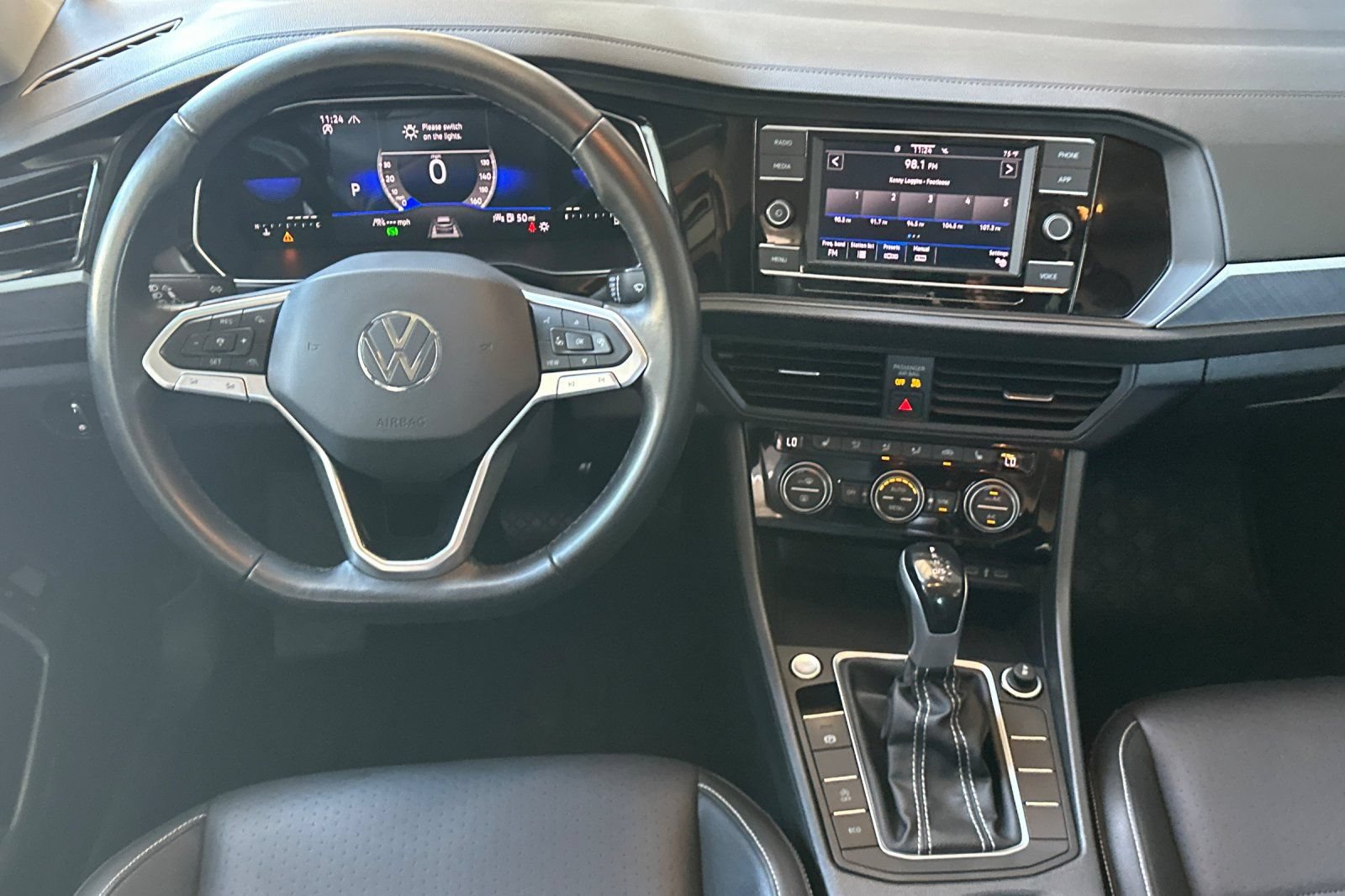Used 2023 Volkswagen Jetta SE FWD image 15