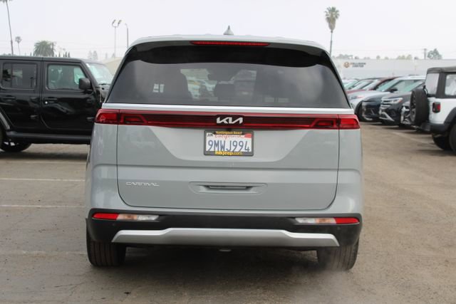 Used 2024 Kia Carnival EX image 4