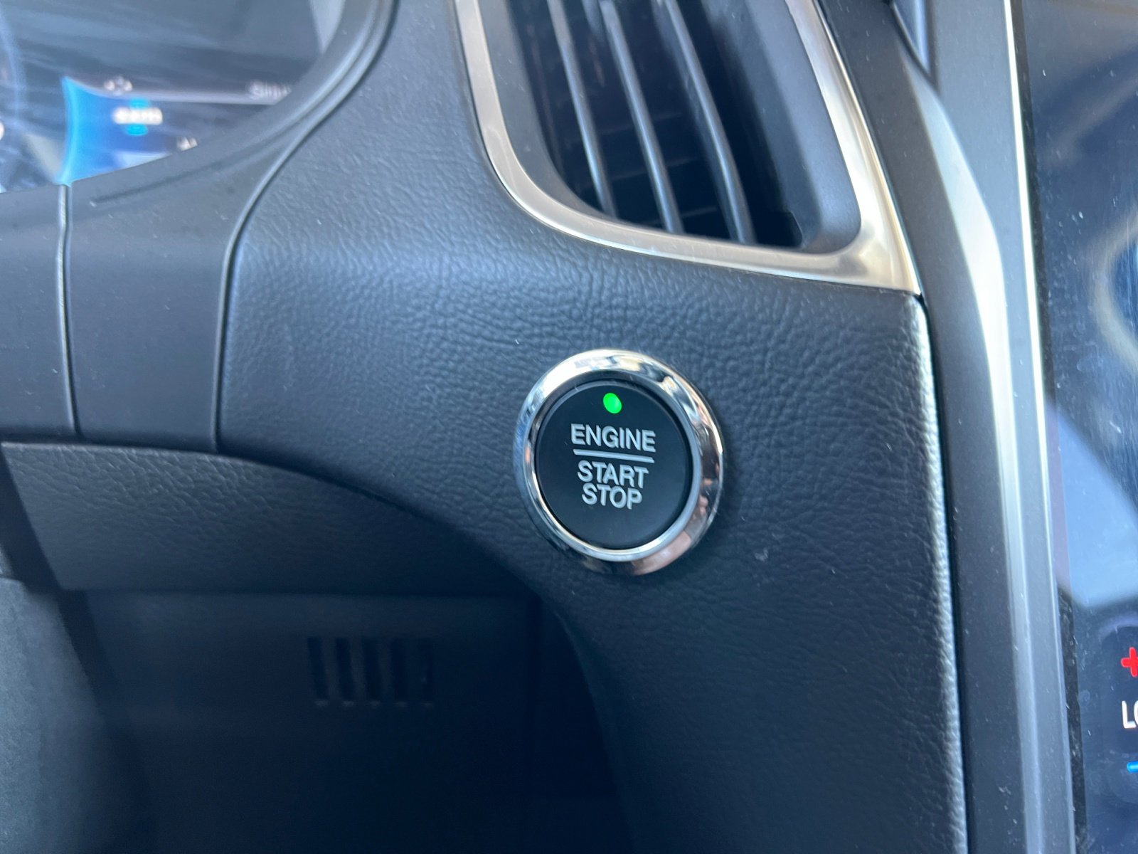 Used 2024 Ford Edge Titanium image 24