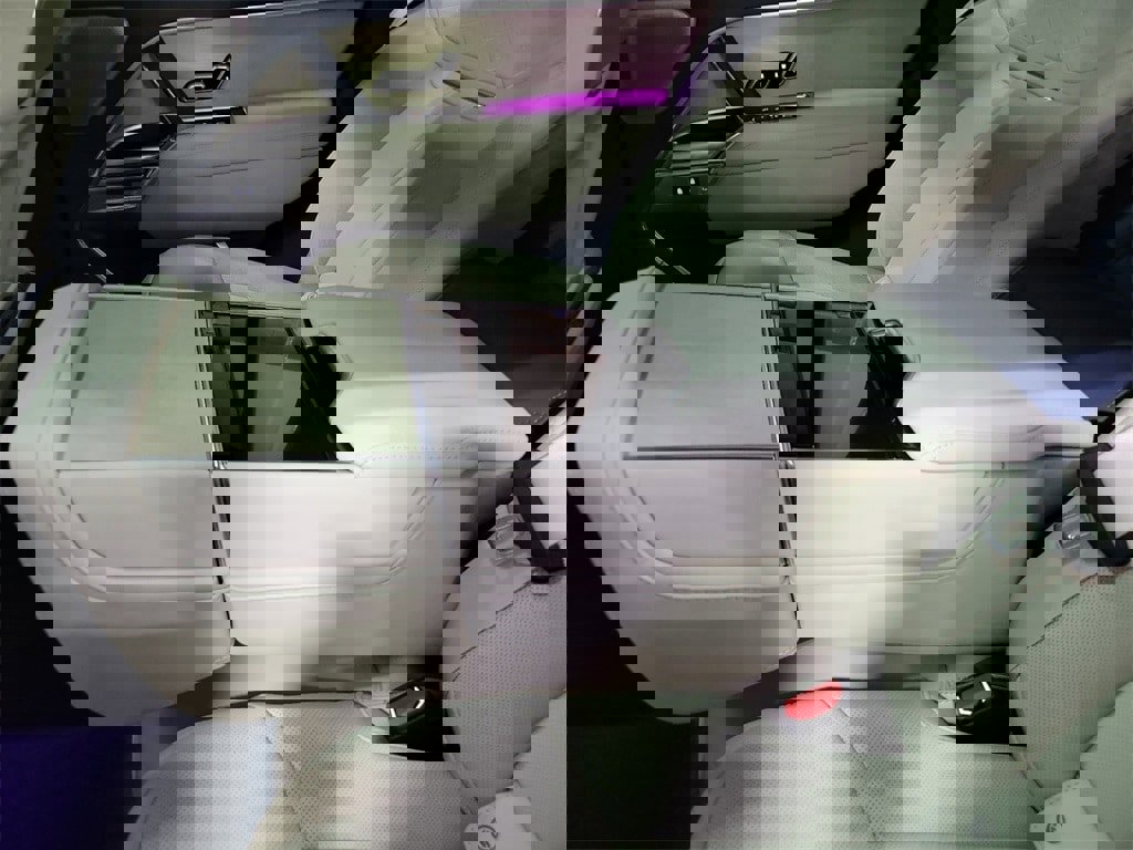 New 2024 Land Rover Range Rover SV image 23