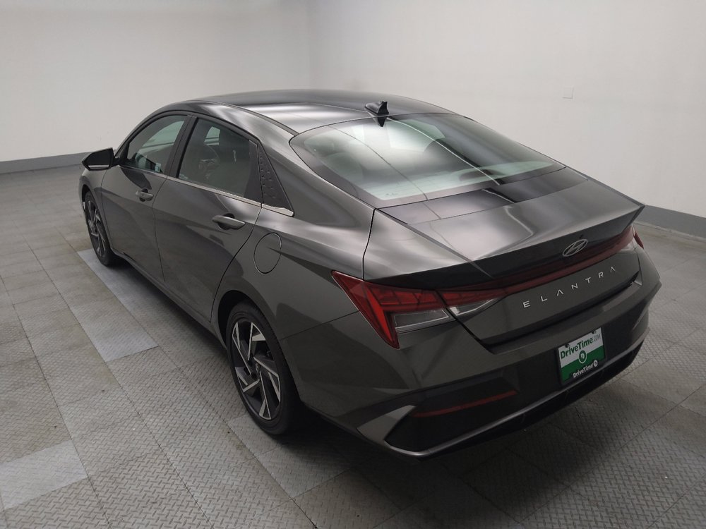 Used 2025 Hyundai Elantra SEL FWD image 5