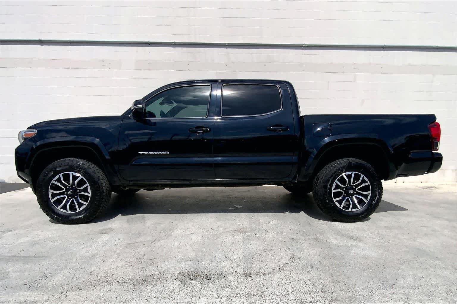 Used 2019 Toyota Tacoma 2WD Double Cab image 3