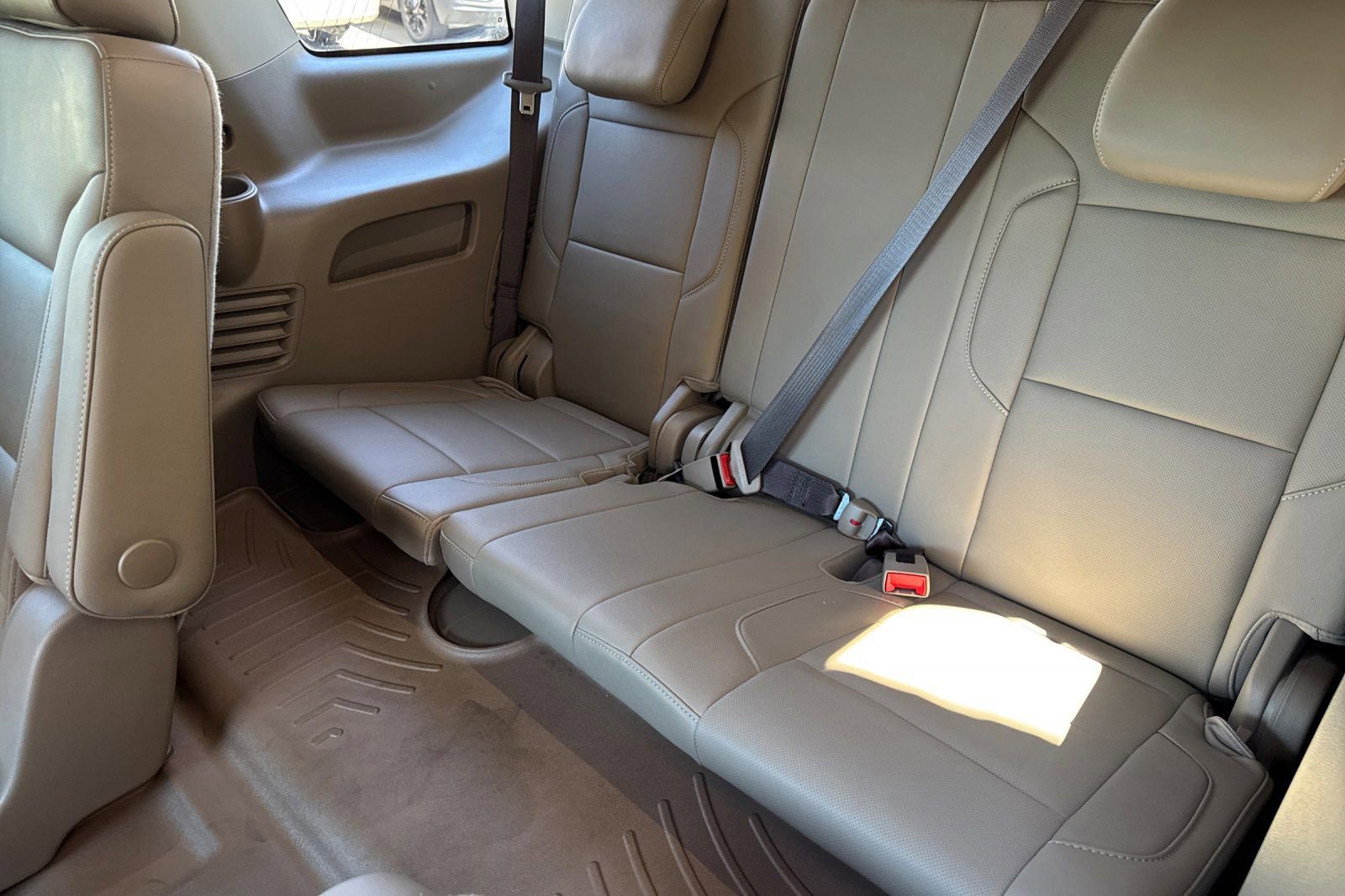 Used 2019 GMC Yukon SLT w/ Premium Edition image 17