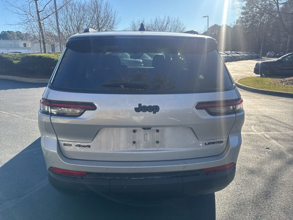 Used 2022 Jeep Grand Cherokee L Limited w/ Black Appearance Package image 18