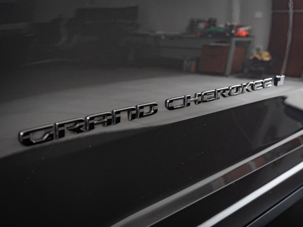 Used 2024 Jeep Grand Cherokee Limited w/ Luxury Tech Group II image 17