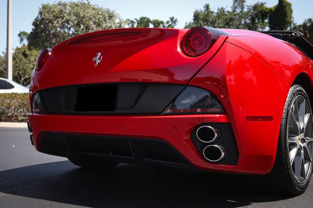 Certified 2013 Ferrari California image 18