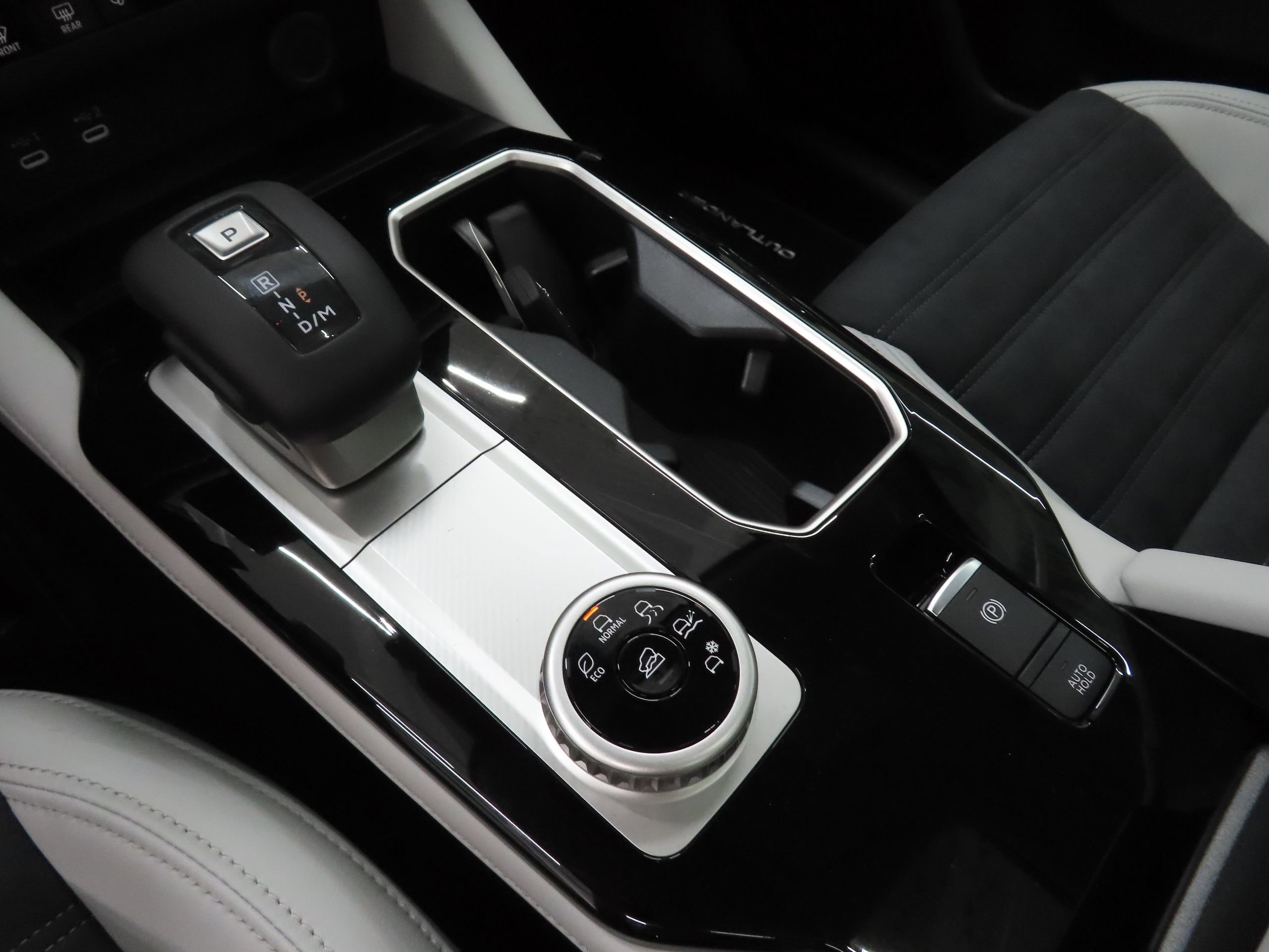 New 2026 Mitsubishi Outlander SE FWD image 14