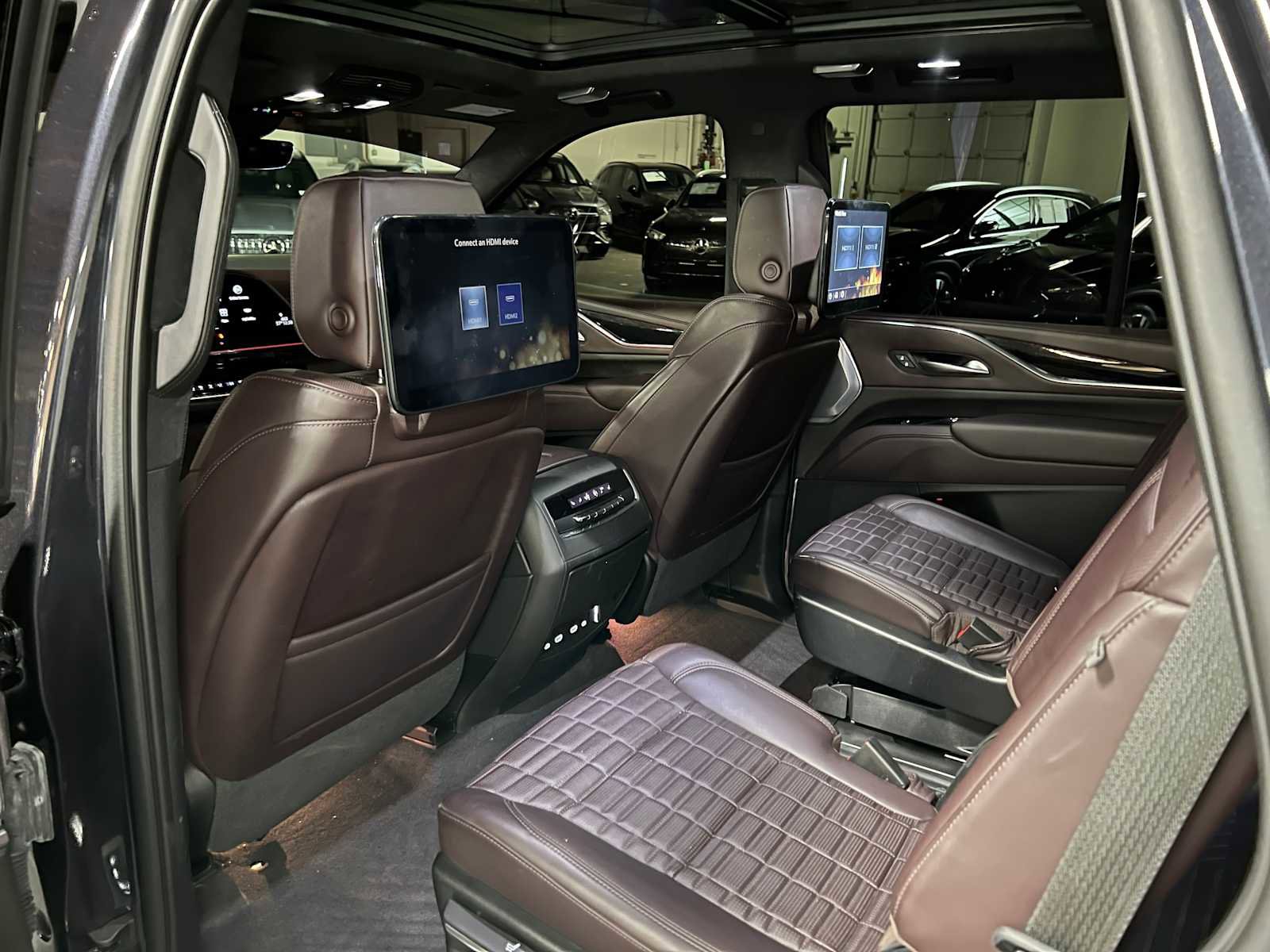 Used 2023 Cadillac Escalade Sport Platinum AWD/4WD image 18