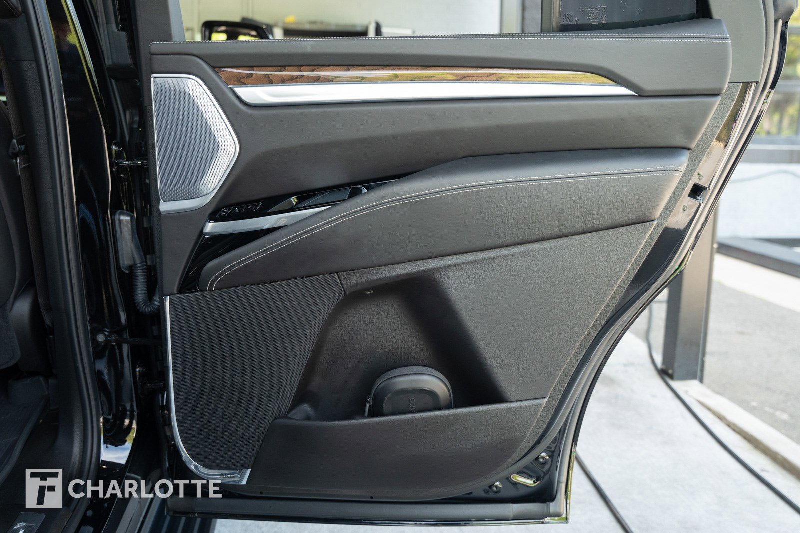 Used 2025 Cadillac Escalade Sport Platinum w/ LPO, Floor Liner Package AWD/4WD image 35