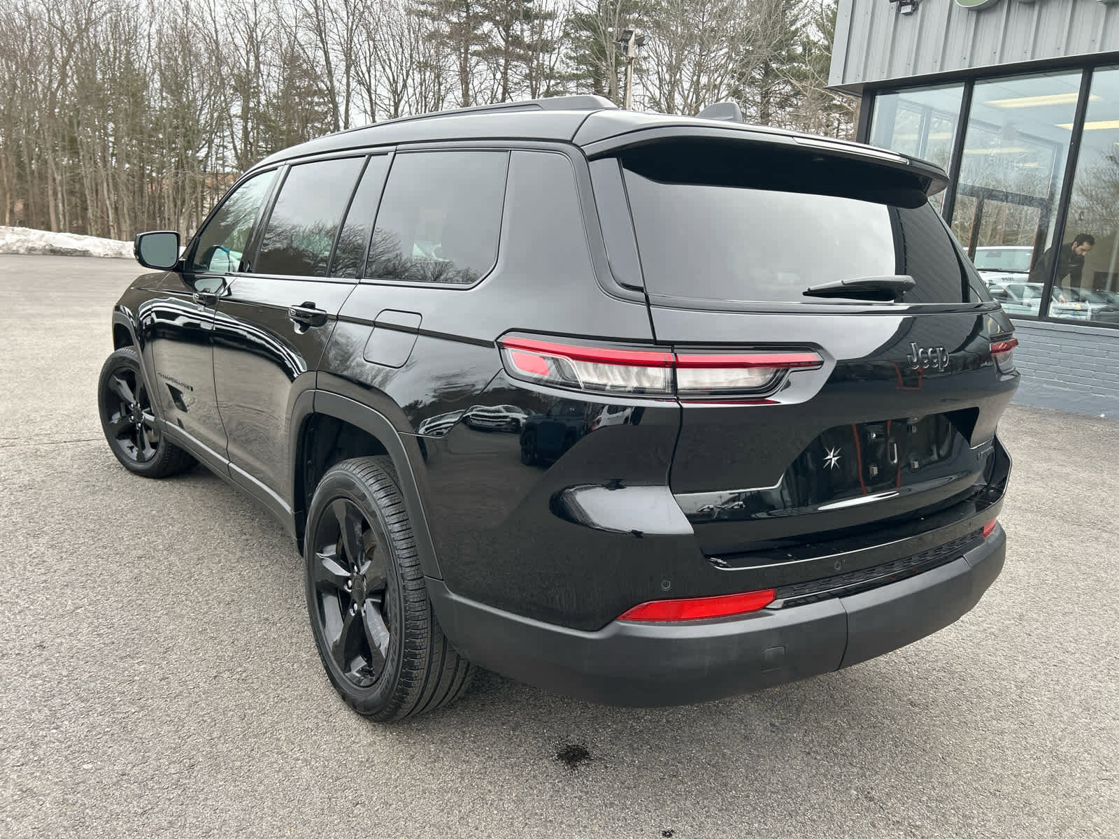 Used 2025 Jeep Grand Cherokee L Limited w/ Black Appearance Package image 7