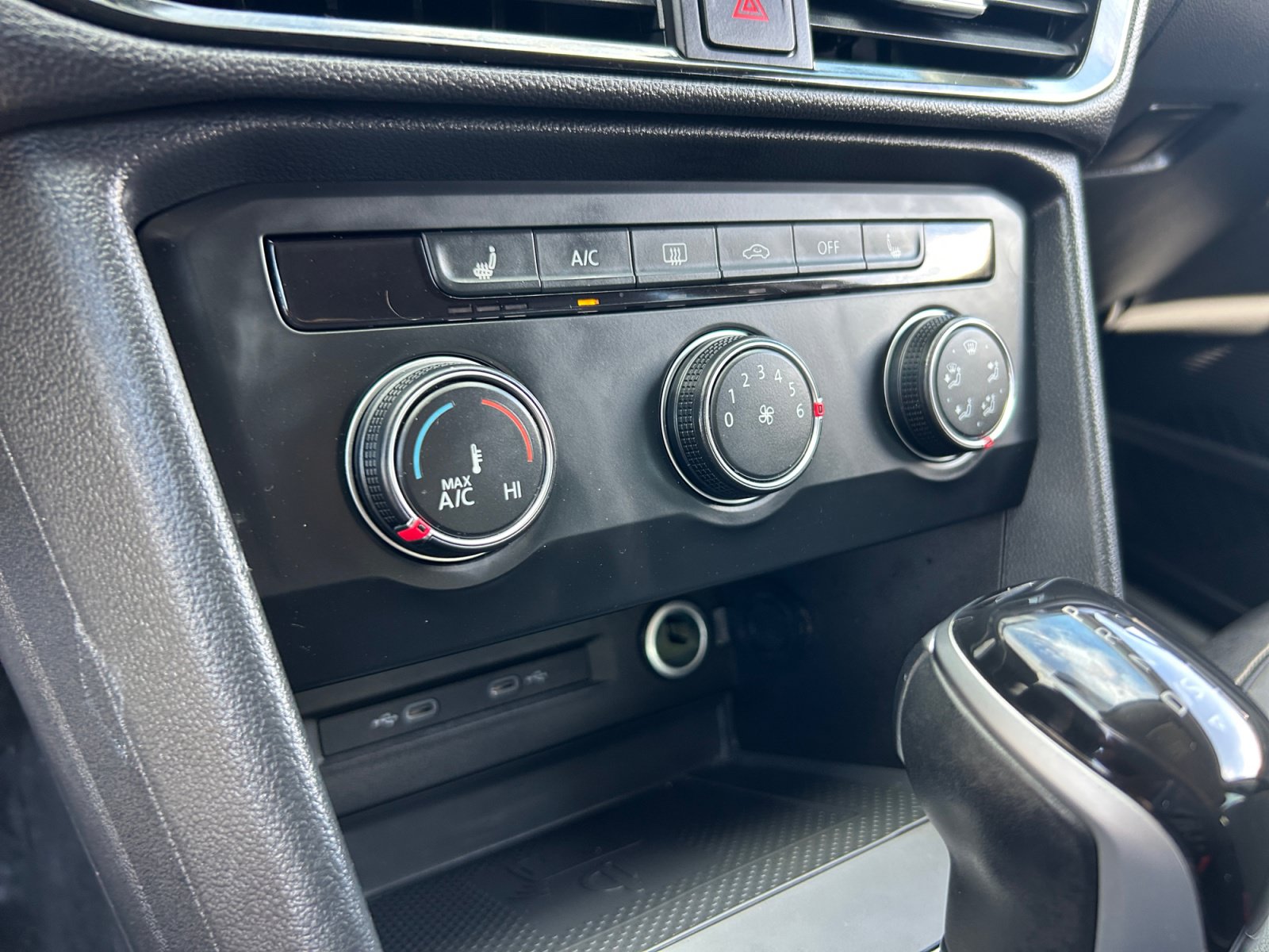 Certified 2022 Volkswagen Taos SE FWD image 12