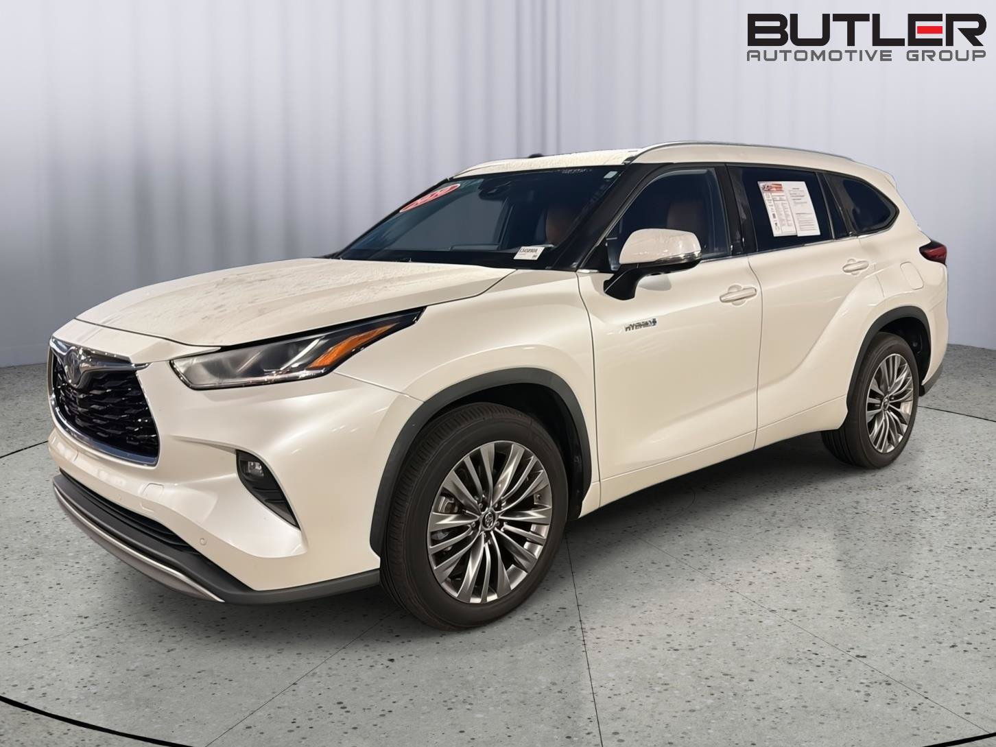 Used 2020 Toyota Highlander Platinum FWD image 1