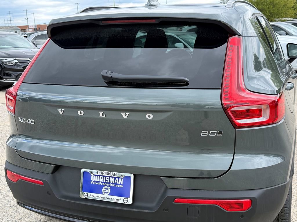 New 2026 Volvo XC40 B5 Core w/ Climate Package AWD/4WD image 4