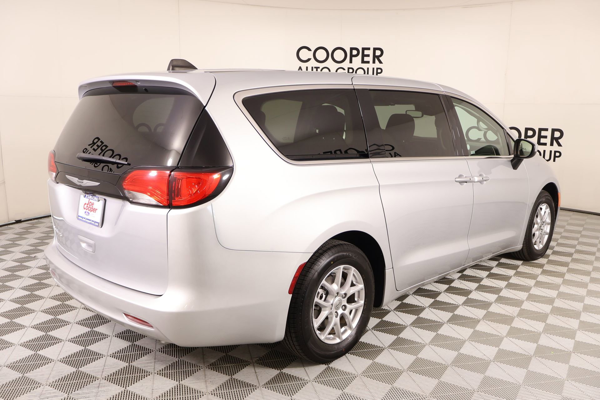 Used 2023 Chrysler Voyager LX image 21