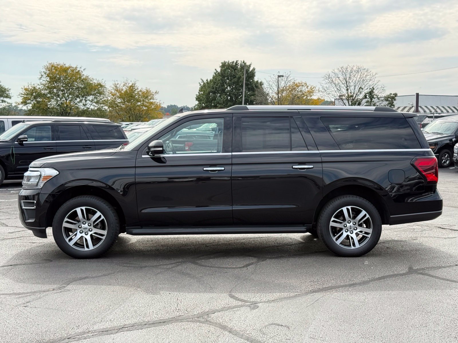 Used 2024 Ford Expedition Max Limited AWD/4WD image 7