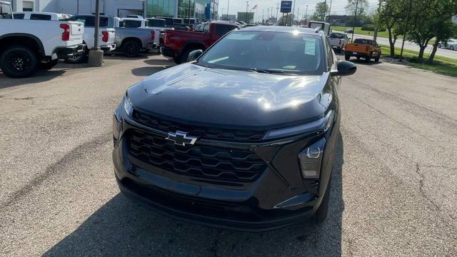 New 2026 Chevrolet Trax LT w/ Driver Confidence Package FWD image 5