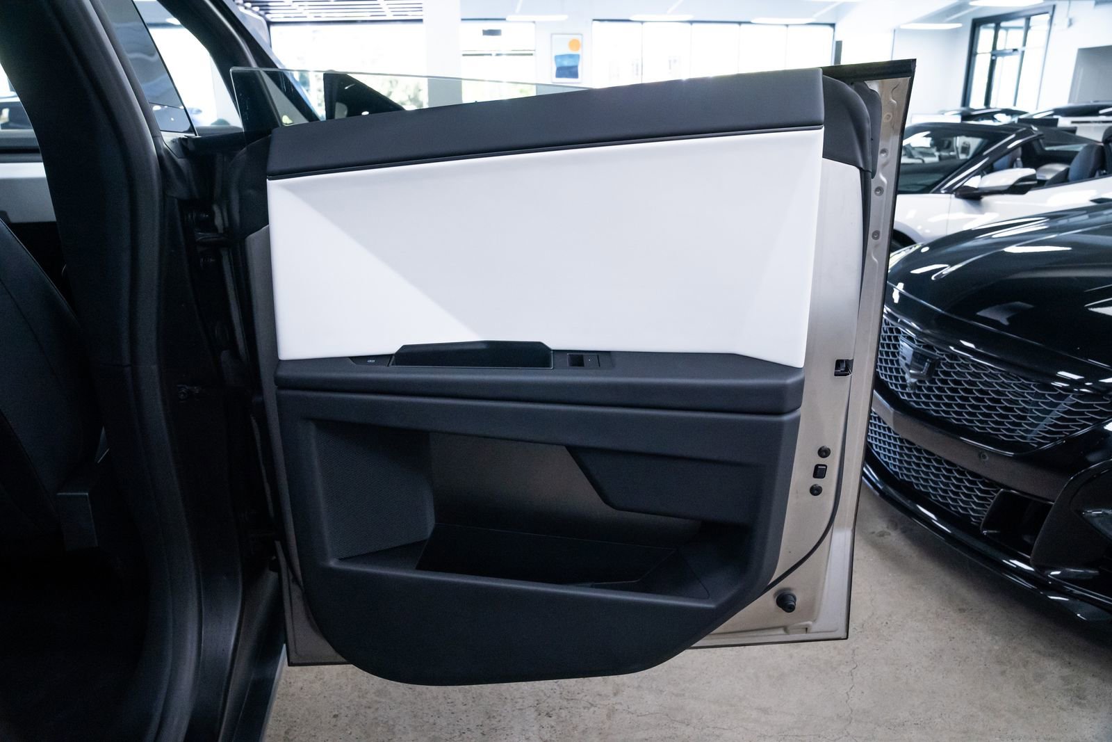 Used 2024 Tesla Cybertruck AWD Crew Cab image 20
