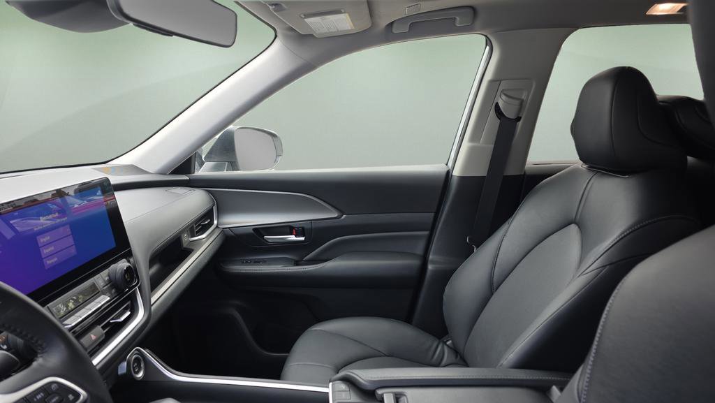 Used 2024 Toyota Grand Highlander XLE image 13