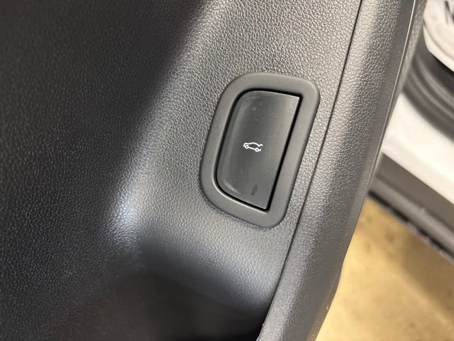 Used 2026 Chevrolet Traverse LT FWD image 41