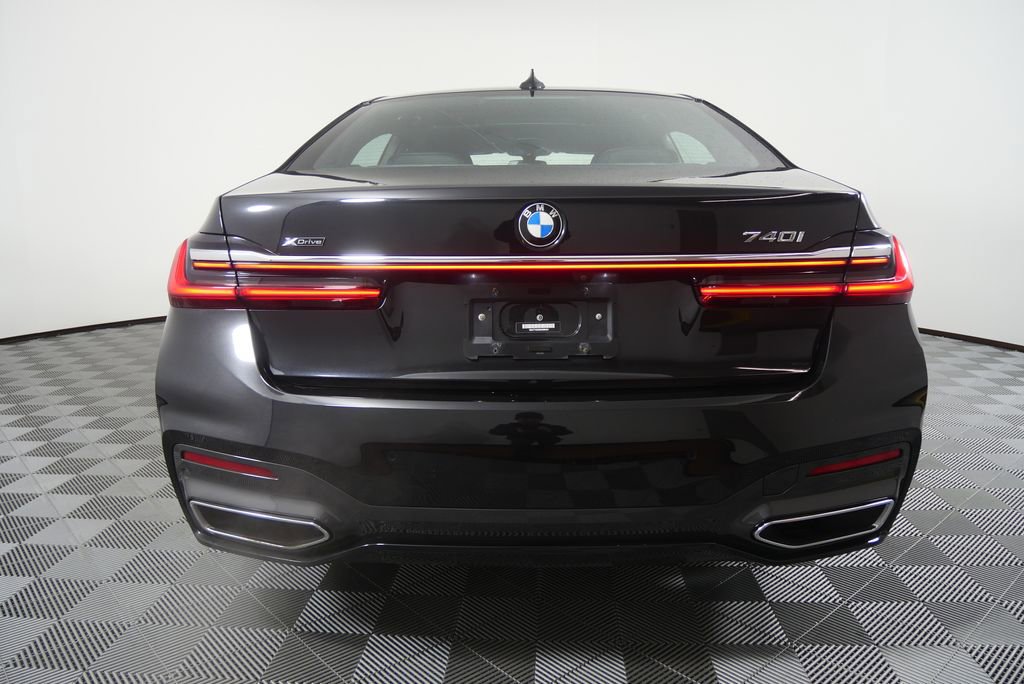 Used 2022 BMW 740i xDrive w/ M Sport Package image 4