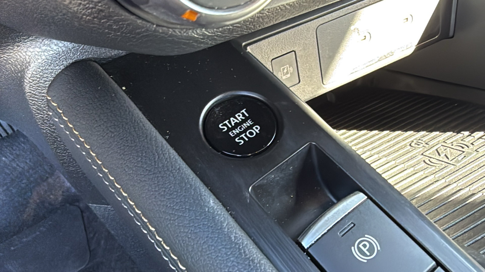 Certified 2025 Nissan Kicks SV AWD/4WD image 12