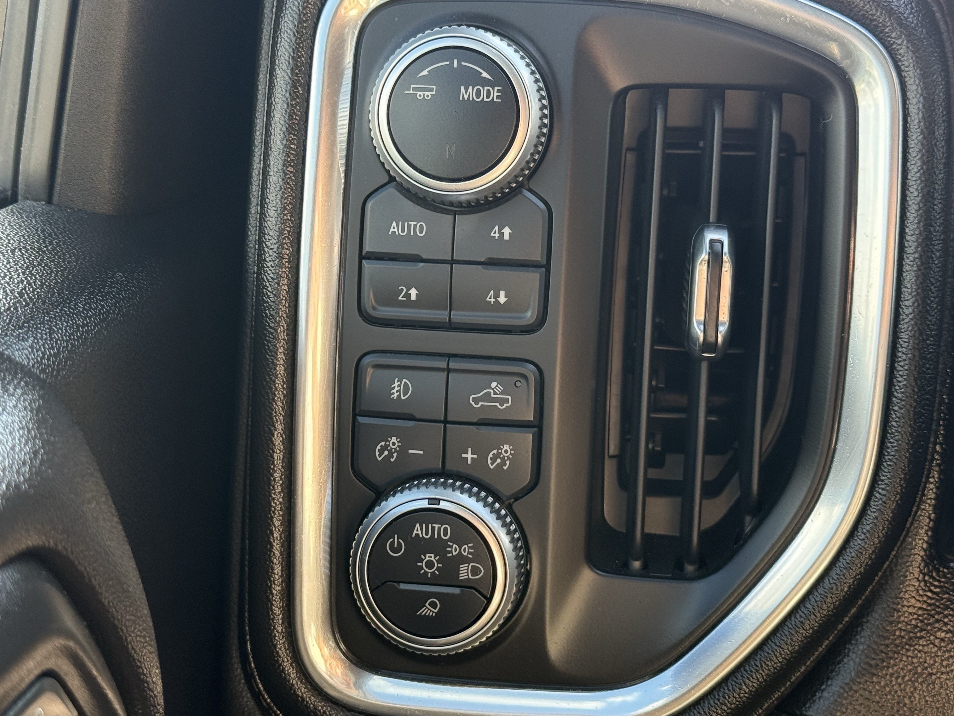 Used 2020 GMC Sierra 2500 AT4 w/ Technology Package AWD/4WD image 24