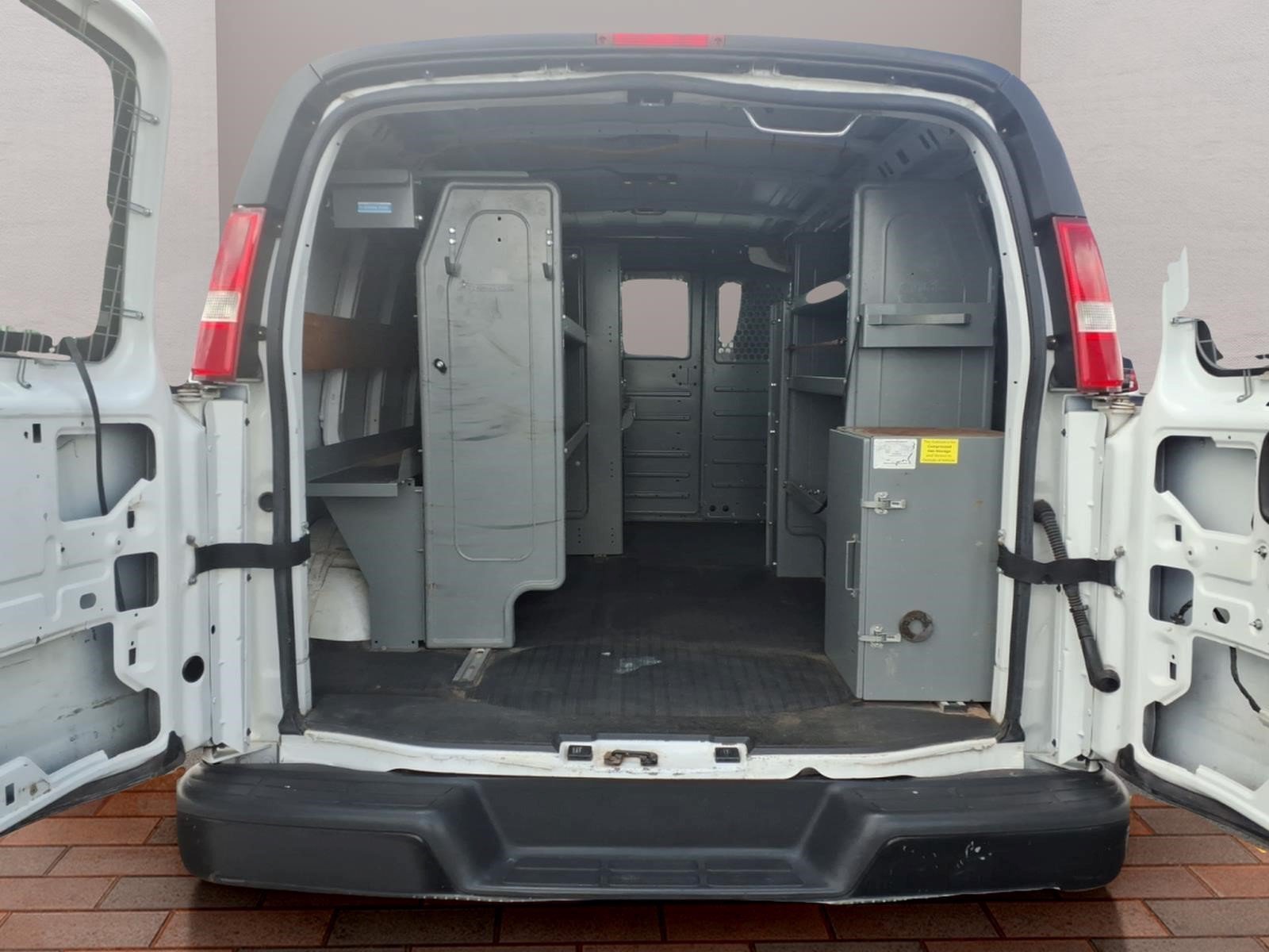Used 2015 Chevrolet Express 2500 RWD image 26