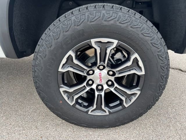 Used 2024 GMC Canyon AT4 w/ AT4 Premium Package AWD/4WD image 10
