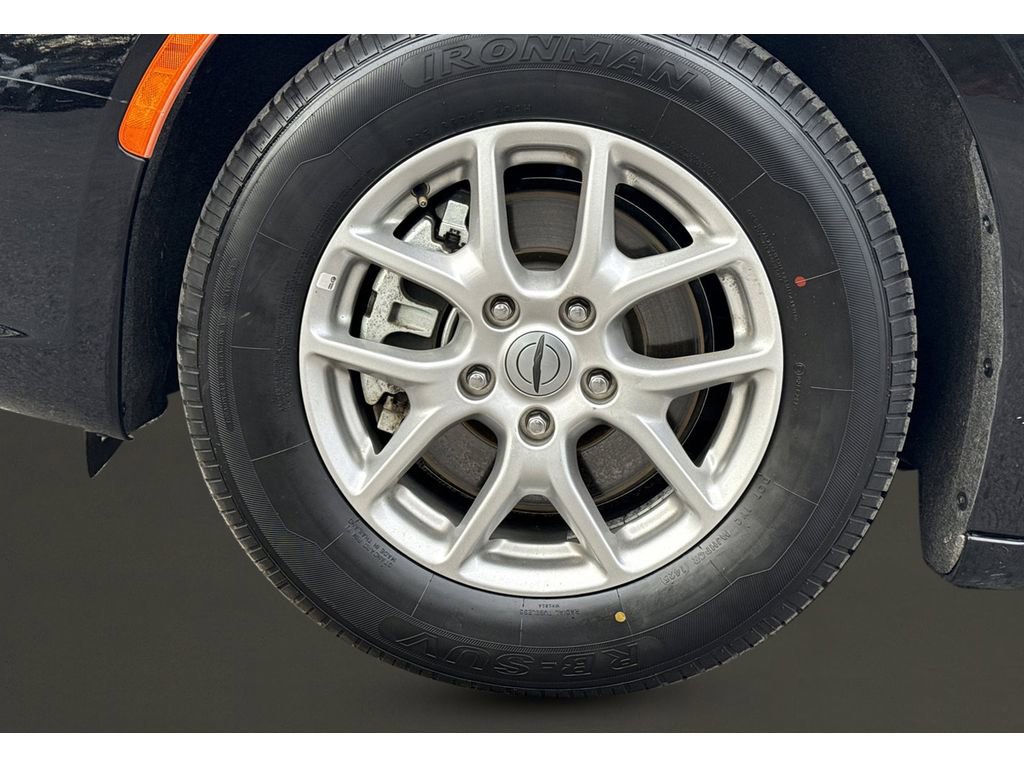 Used 2024 Chrysler Pacifica Touring-L image 10